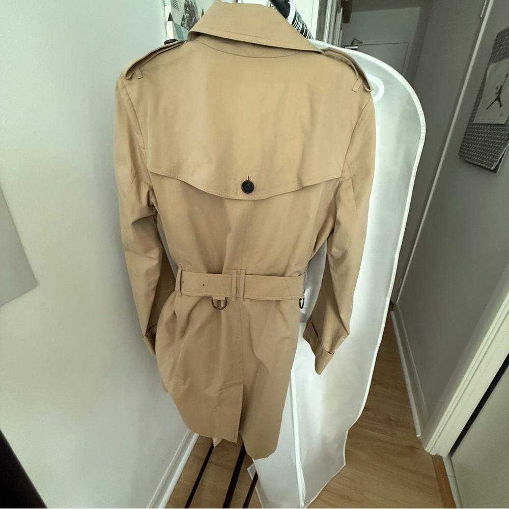 Burberry Kensington Tan Trench Coat with Luxurious Fur Collar - Picture 7 of 16